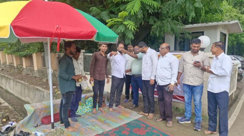 अखेर लेखी आश्वासनानंतर कामगार नेते रविष रासकर यांचे उपोषण मागे